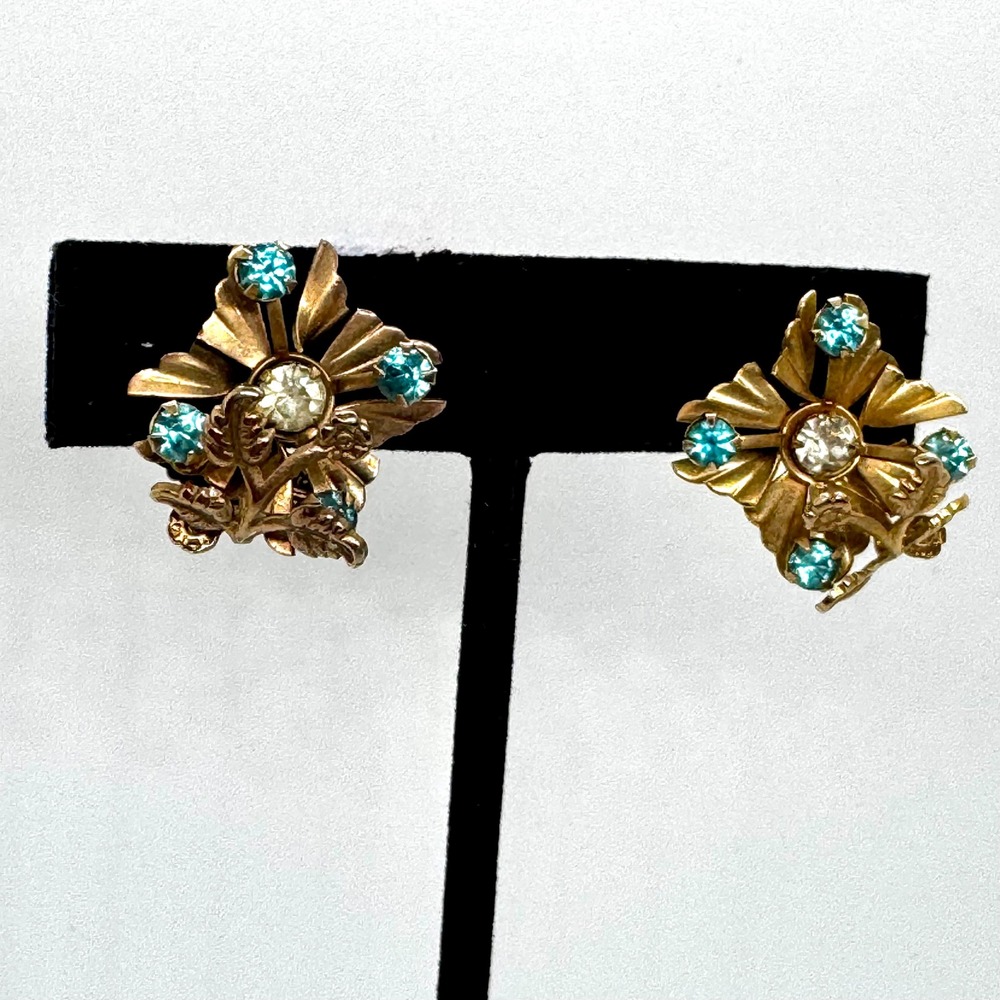 Vintage 1940s Floral Screwback Earrings Gold Tone Aqua Rhinestone Bouquet‎ - Picture 8 of 10